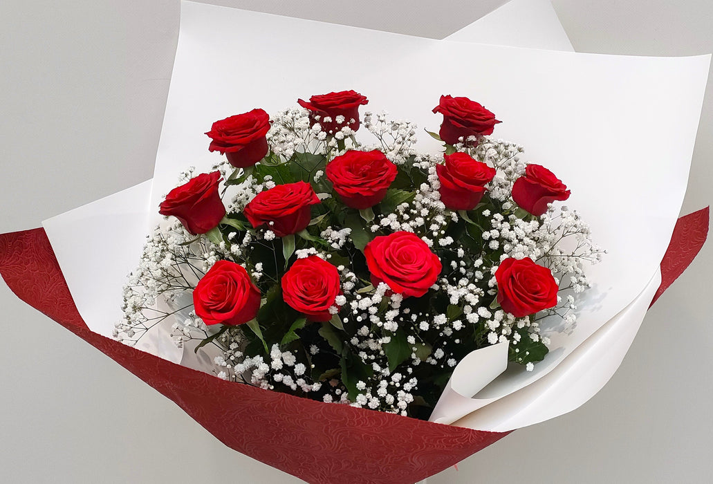 Roses are Red (12 stems long red roses)
